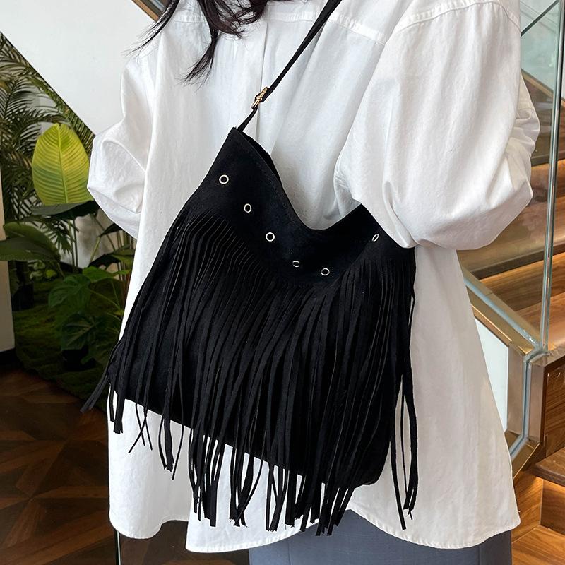 

Эксклюзивно для сумок большой вместимости, модных сумок-мессенджеров, женских универсальных сумок через плечо с кисточками в иностранном стиле чёрный