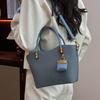 Retro Large-capacity Bag Women's New Shoulder Bag Fashionable Versatile Commuter Tote Bag