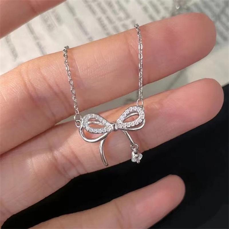 Chic Butterfly Pearl Clavicle Necklace - Versatile Gift for Women