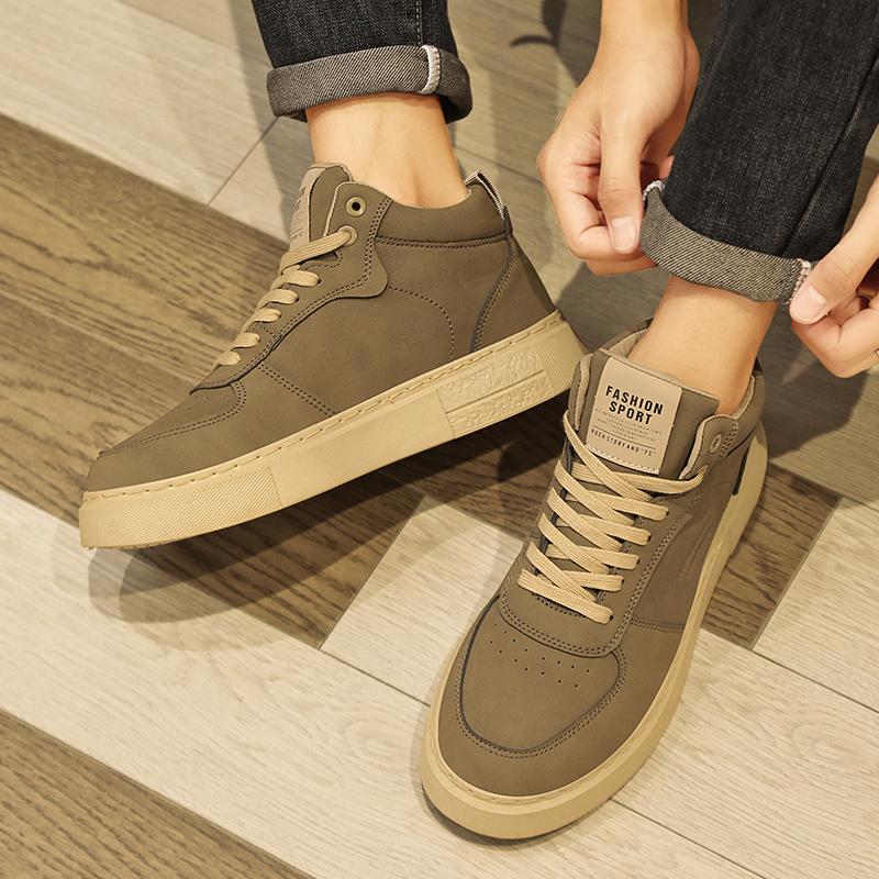 Casual Skateboarding Shoes for Men Trendy Breathable Sneakers Men Mid Top Ankle Boots Men Sports Board Shoes Zapatos De Hombre