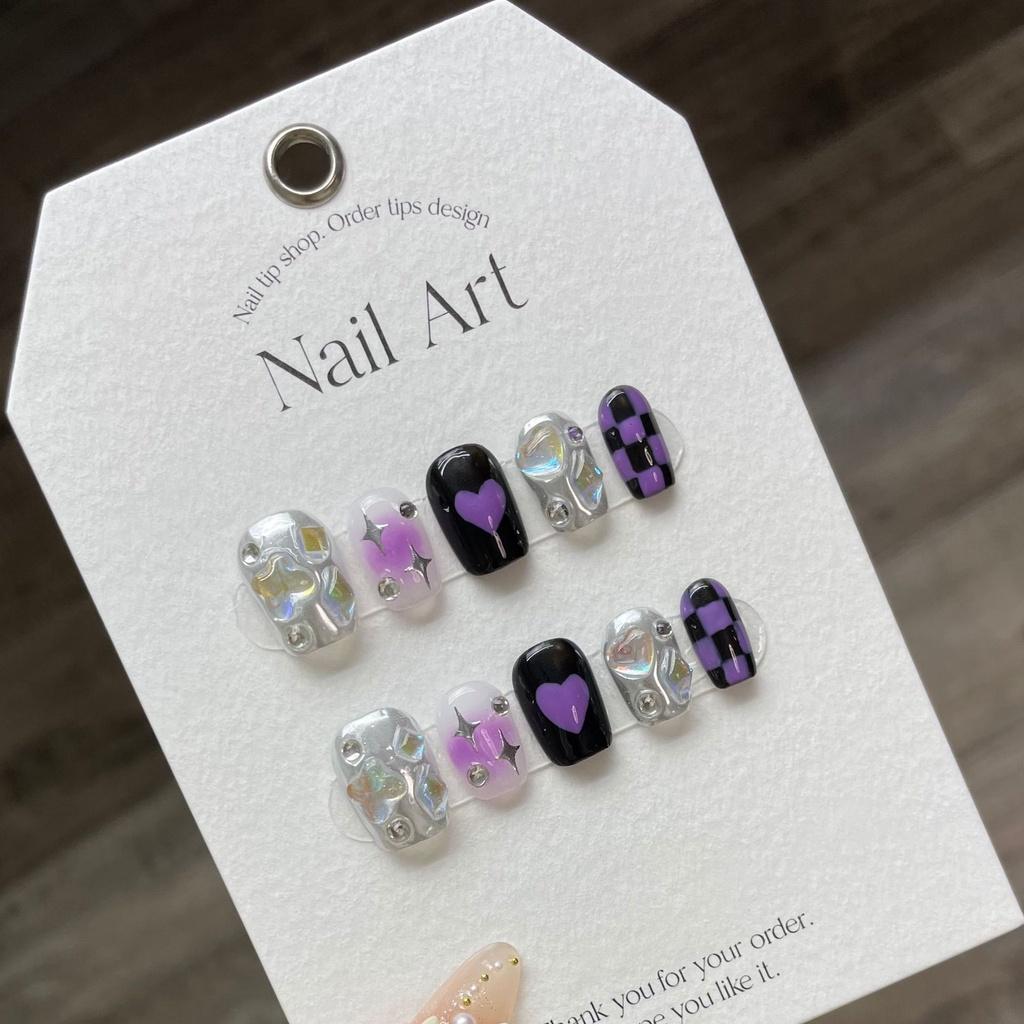 

Стильные экспресс-наклейки для ногтей в черно-фиолетовую клетку для модных и дерзких ногтей M