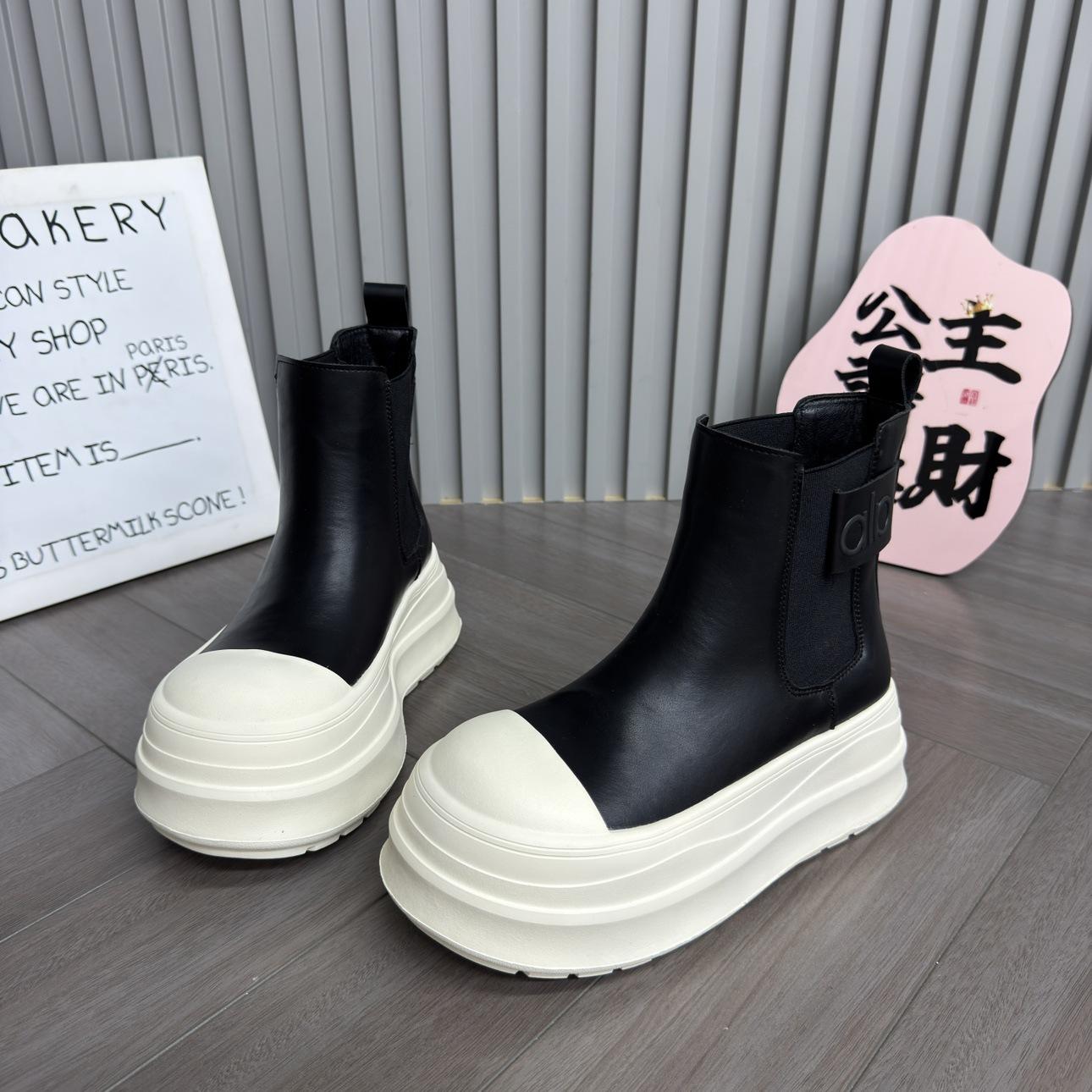 

Женские ботинки челси на платформе, увеличивающие рост, новинка осени и зимы 2025 года, ботинки мартин с толстой подошвой и большим носком, универсальные ботинки-сигареты 40 чёрный