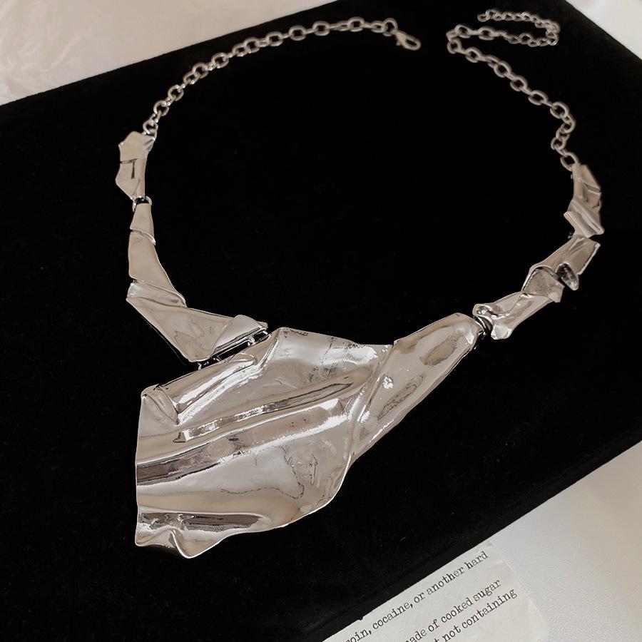 High-End European & American Metal Oval Earrings and Necklace Set - Simple Clavicle Chain for Women