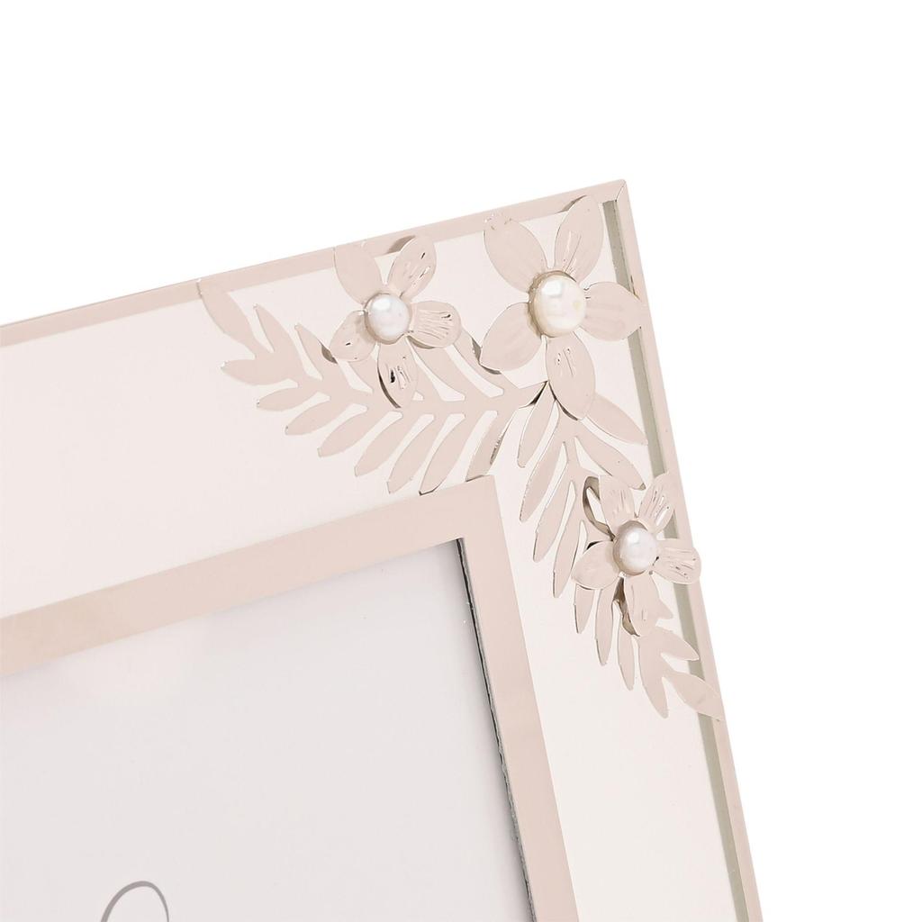Sophia Classic Silver Daisy Photo Frame 5 x 7