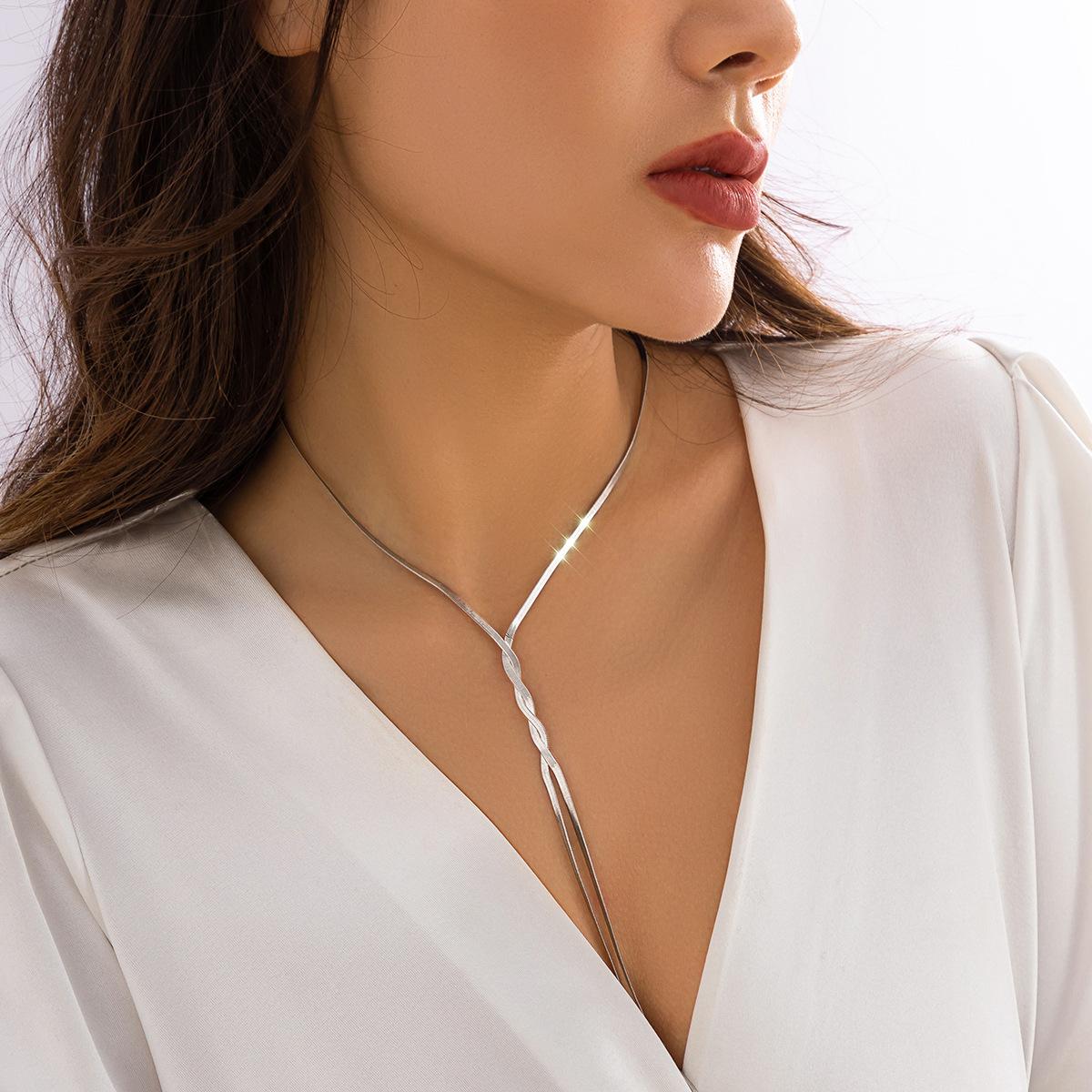 

Simple Long Snake Bone Chain Necklace Cold Style Design Plain Chain Tassel Necklace Specification