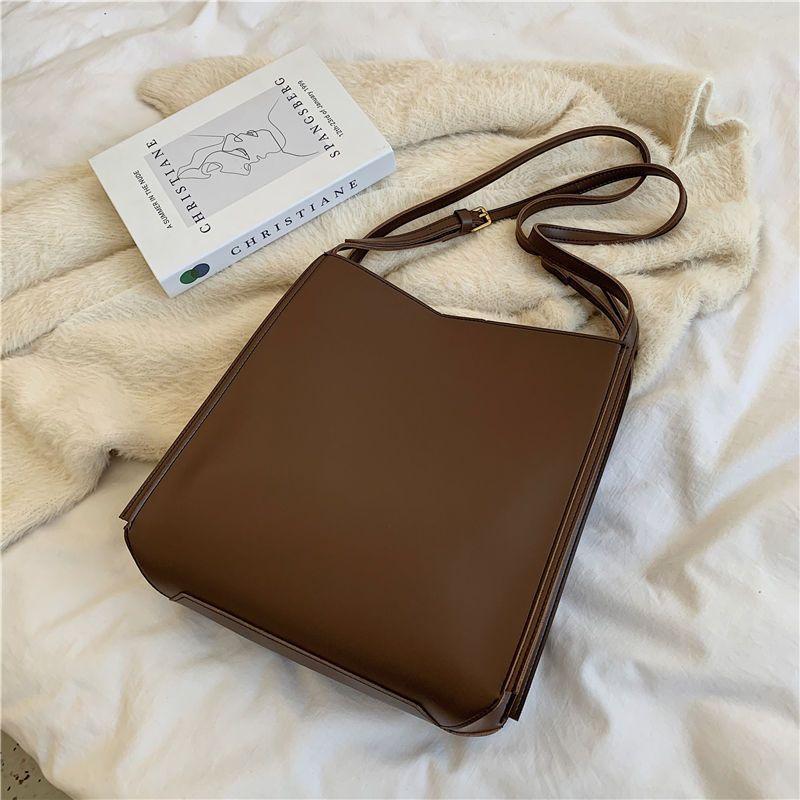 

Bag commuter tote bag large capacity new fashion versatile single shoulder Internet celebrity foreign style retro niche хаки