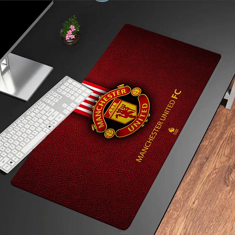 Tappetino per mouse con stemma del Manchester United, base in gomma, tappetino da scrivania per esports, tappetino per mouse per giocatori e uso in ufficio, scrivania da gioco, tappetino facile da pulire