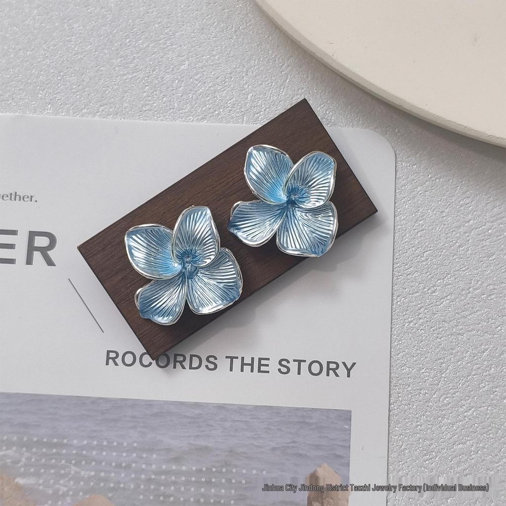 Elegant Flower Petal Stud Earrings - High-End Silver Needle Design for Versatile Wear
