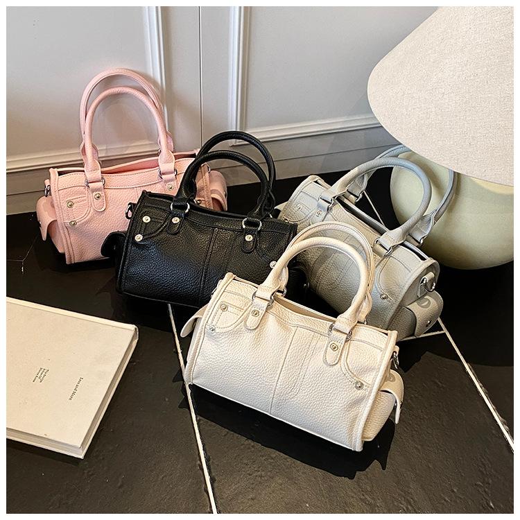 Large Capacity Bag Women's Summer 2025 New Versatile Messenger Bag Casual Shoulder Underarm Work Commuter Tote Bag