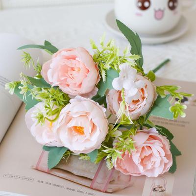Decorațiuni pentru casă – Flori decorative şi coroane de flori