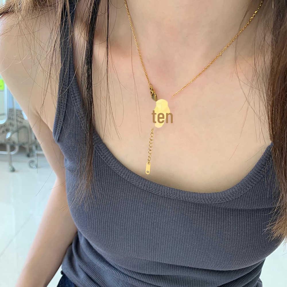 Elegant Titanium Steel Cross Necklace for Women, 18K Gold-Plated Pendant, Versatile Clavicle Chain.