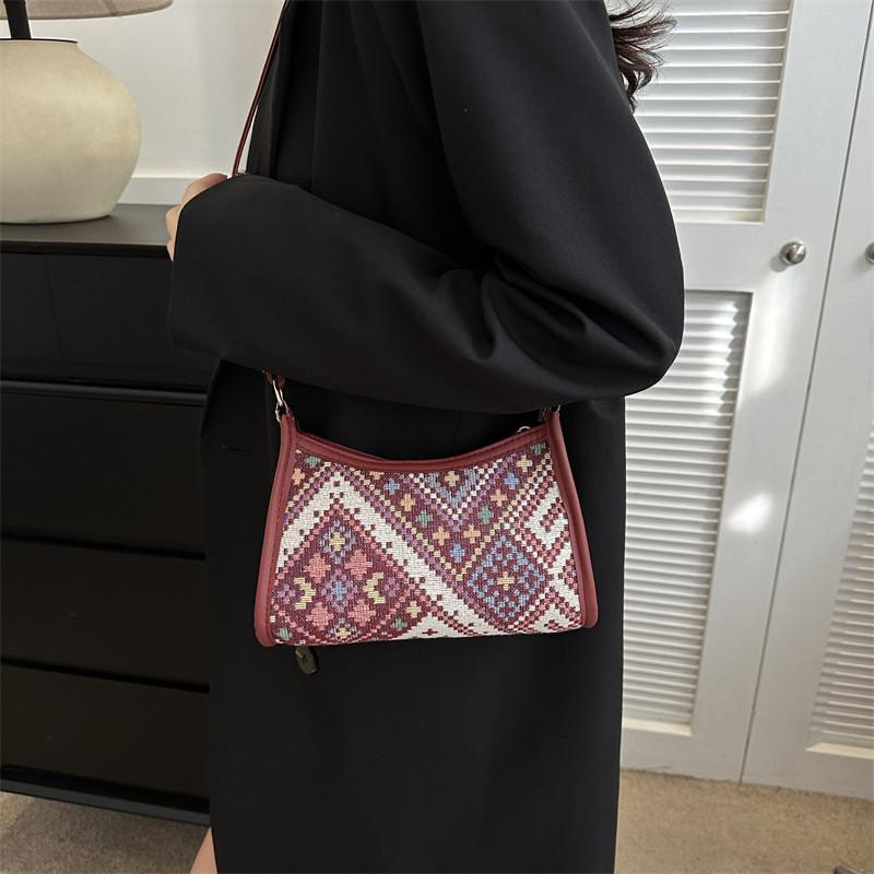 Stylish Retro Canvas Shoulder Bag For Women With Chic Design Ideal For Daily Use