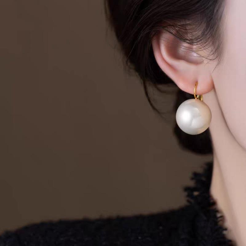 Stylish and Simple High-end Stud Earrings Autumn and Winter New Popular Earrings Women's Versatile Personality Trend Earrings Wholesale