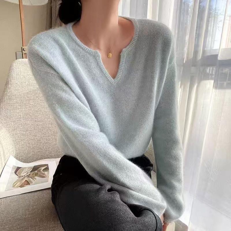 Women's Early Autumn Red V-Neck Cashmere Sweater with French-Style Bubble Sleeves - Loose, Short, Wool Pullover
