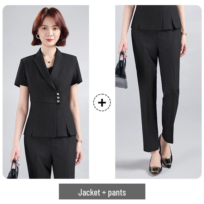 Ensemble jupe et veste à manches courtes gris - Uniforme professionnel pour réception d'hôtel, bureau, bijouterie