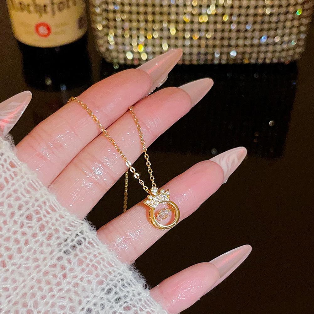 Fashion Light Luxury Titanium Steel Necklace Women'S High-End Pendant Sweet Temperament Collarbone Chain Does Not Fade Accessories