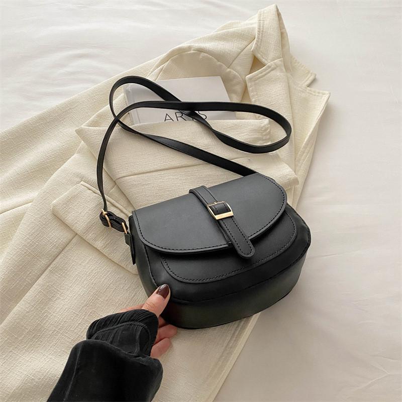 

Chic Pu Leather Shoulder Bag For Women Featuring Trendy Street Style And Unique Color Options чёрный