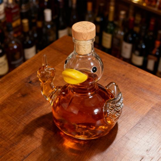 250ml Duck Whiskey Decanter Middle Finger Duck Whiskey Wine Bottle Glass Statue Decanter Liquor Container Home Decoration