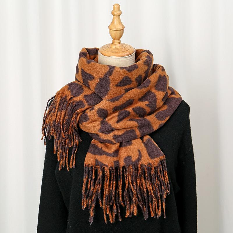 Retro high-end leopard print scarf women's autumn and winter new fashion imitation cashmere fringed shawl thickened warm and versatile