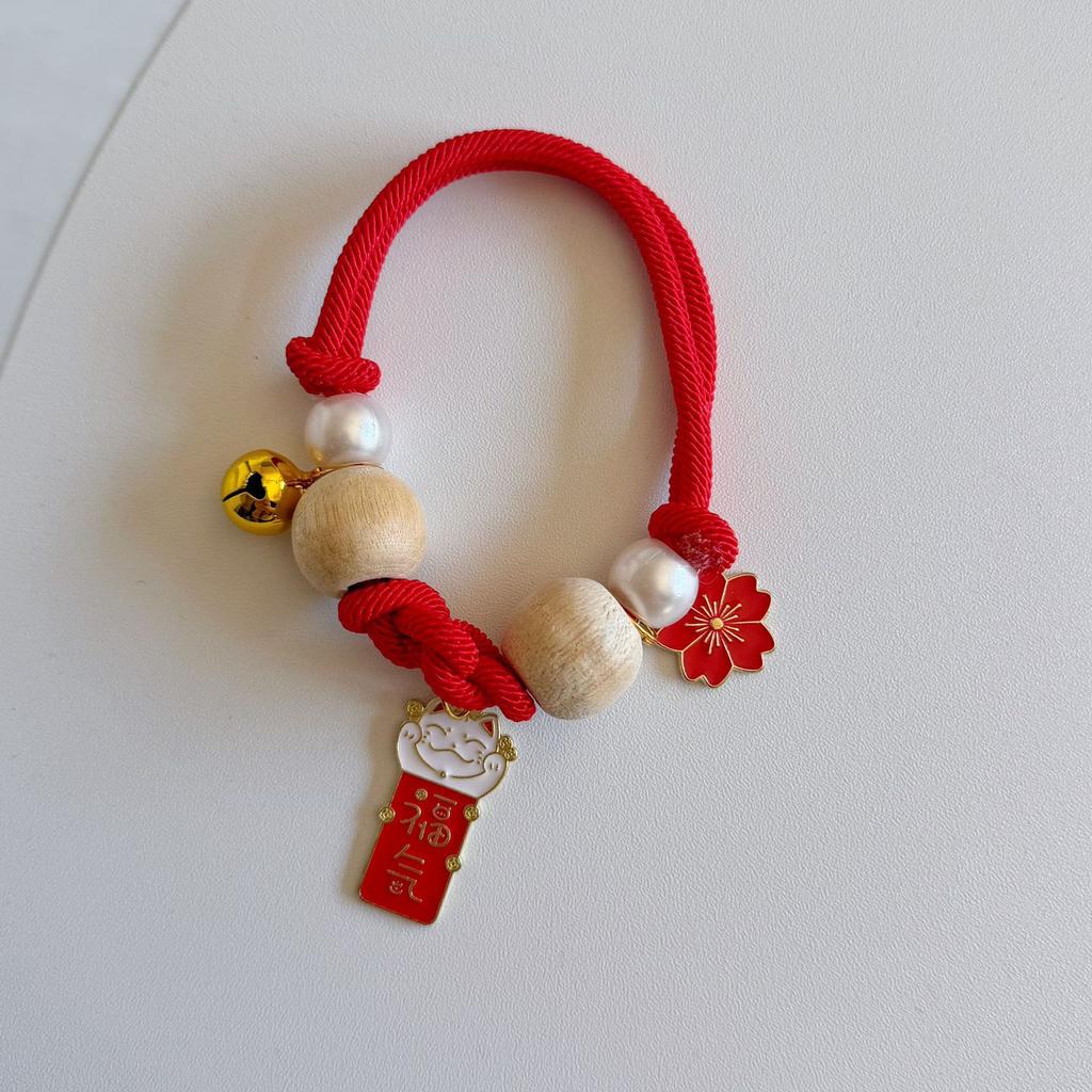 Pet cats use mosquito repellent dog rings, cat flea repellent collars to prevent fleas, lice, dog neck rings, bell necklaces.