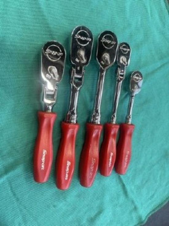 

Snap-on Tools ЧЕРВОНИЙ 3/8 набір з 3, 1/4 набір з 5 Гнучка тріскачка Загалом 5 шт.