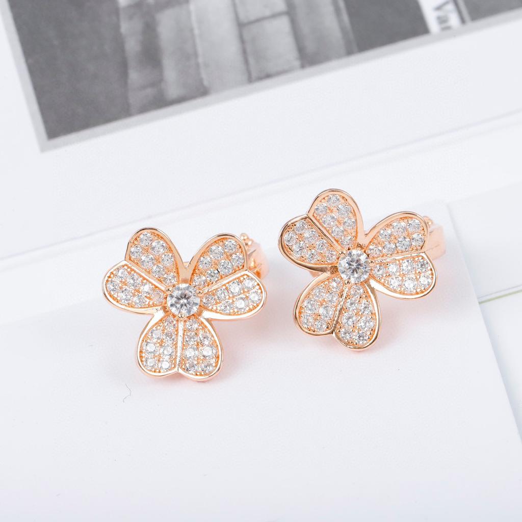 New Vintage Hot Brand Earrings Luxury Jewelry for Women Fashion Designer Eardrop Pure 925 Sliver Women's Flowers Clip Earrings