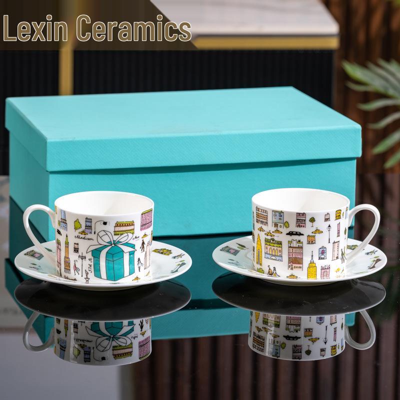Handbemaltes High Bone China Stadtleben Blaues Tassen- und Untertassenset - Klassisches Design, Perfekt für Milch & Kaffee, Ideales Einweihungsgeschenk
