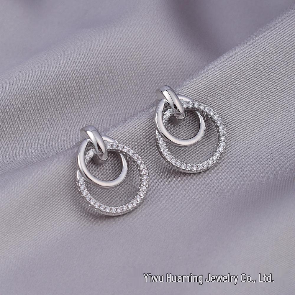 Stylish Gold Circle Ear Cuffs - Light Luxury Jewelry for Trendy Women