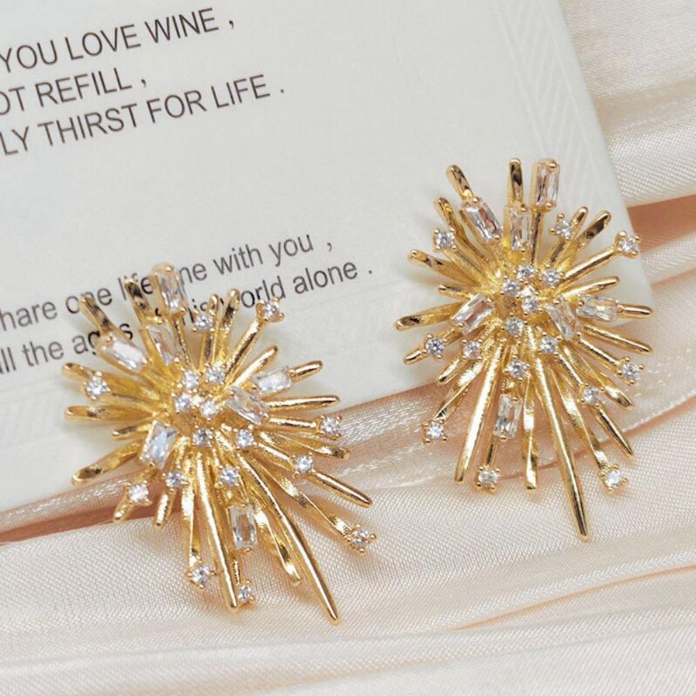 Korean Exquisite Shining Brightly Rhinestone Snowflake Stud Earrings for Women Bride Wedding Temperament Jewelry Accessory Gift