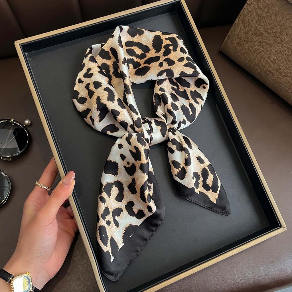 Classical Leopard Print Neckerchief 70*70 Cm Silk Square Scarf Women Soft Satin Headscarf Hijab Female Headband Foulard Decorate