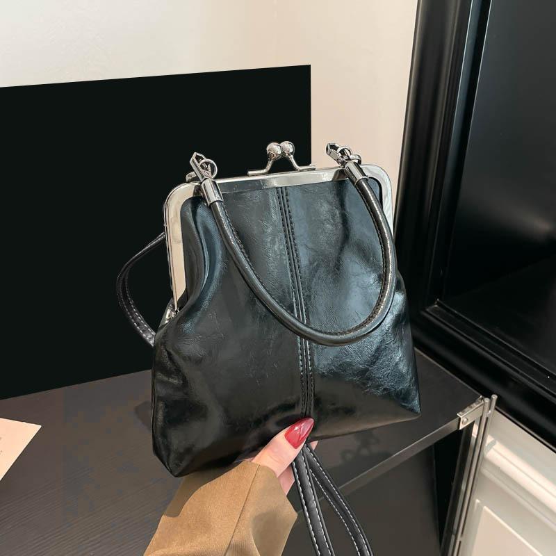 New retro soft leather shell women's bag fashionable women's shoulder messenger bag portable clip bag