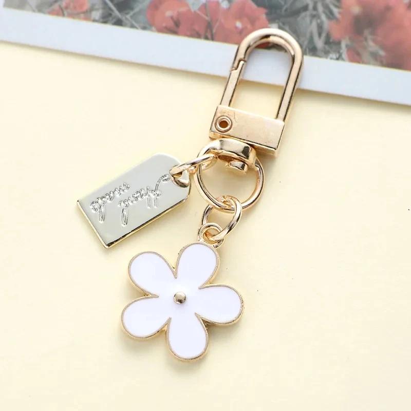 Fashion INS Style Daisy Flower Keychain Pink White Black Enamel Metal Pendant Women Key Bag Accessories Keyring