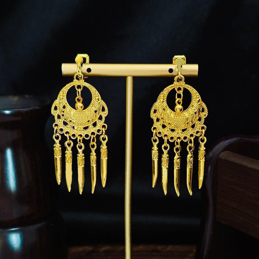 Retro Ethnic Water Drop Leaf Tassel No-Pierce Earrings