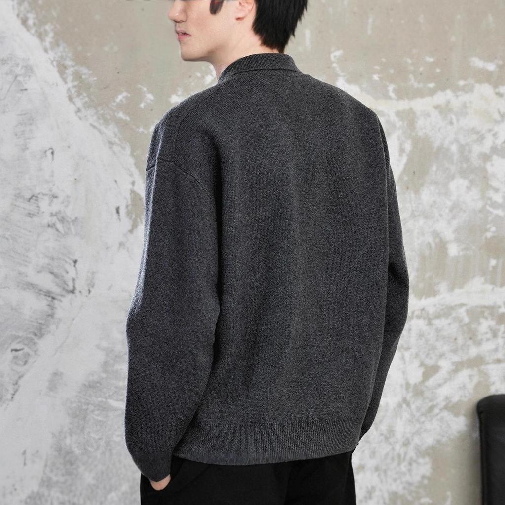 Men’s 2024 Winter Grey Sweater: Old Money Style, Thick Knit, Small Turn-Down Collar.