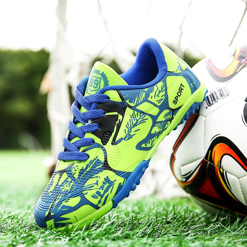 Modne litery drukowane dziecięce buty piłkarskie korki halowe buty do futsalu chłopięce zielone długie buty piłkarskie z kolcami dziecięce Zapatos De Futbol