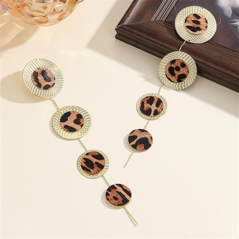 New Metal Long-style Round-patterned Fringed Earrings - A Simple and Versatile Accessory with A Subtle Design That Is Exclusive.