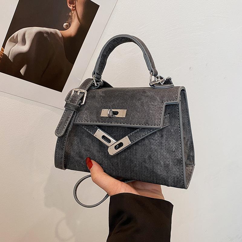 Bag Women 2025 New Trendy High-end Fashion Messenger Bag Niche Design Spring and Summer Shoulder Portable Small Square Bag