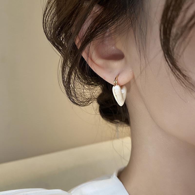 Lady Elegant Light Luxury White Oil Dropping Love Stud Earrings for Women Fashion Jewelry Gifts