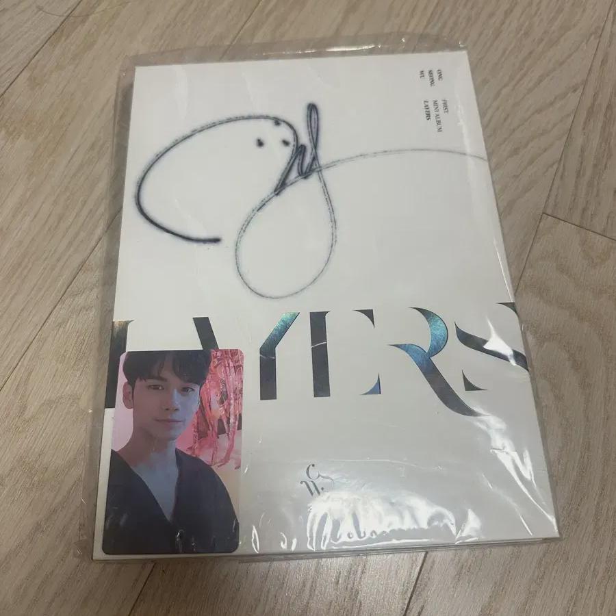 

Album + Foca Set Signed By Ong Seong-woo