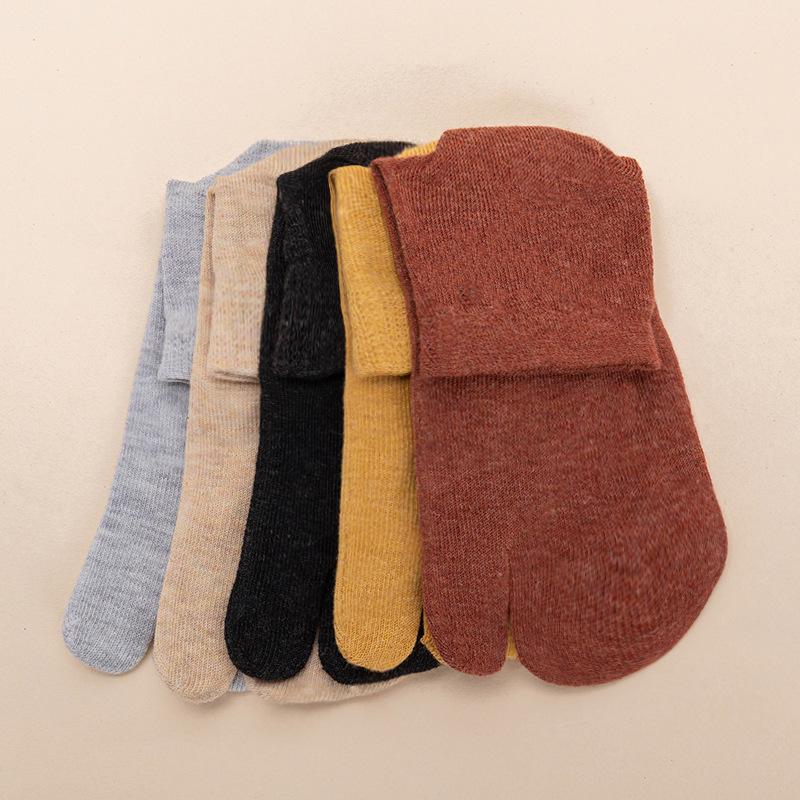 Korejské dámské podzimní/zimní sportovní ponožky s dělenou špičkou – prodyšné, savé pot, dvouprstový design