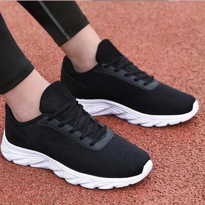 

New 2025 Men Breathable Mesh Running Shoes Classic Casual Sneakers Male Non-slip Outdoor Comfort Soft Sole Walking Sports Shoes 39 чорний білий колір