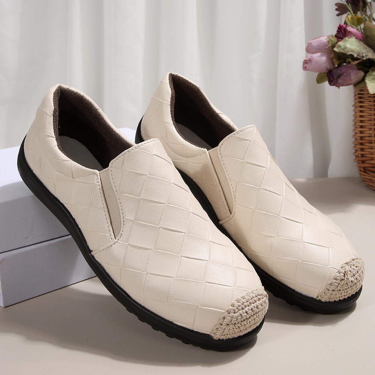 

Туфли на платформе 2025 новые с неглубоким вырезом однотонные с круглым носком низкие верхние экспортные большие размеры модные спортивные и повседневные одинарные туфли женские 43 белый