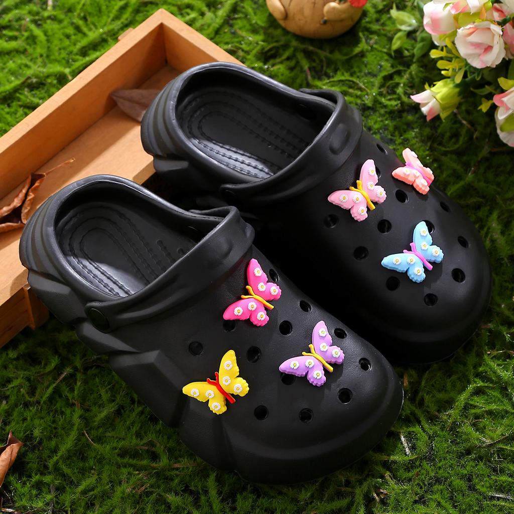 Casual Breathable Clogs With Cute Cartoon Charms For Girls, Slip-on Beach Slide, Anti Slip Garden Clog Shoes For Beaches 3057