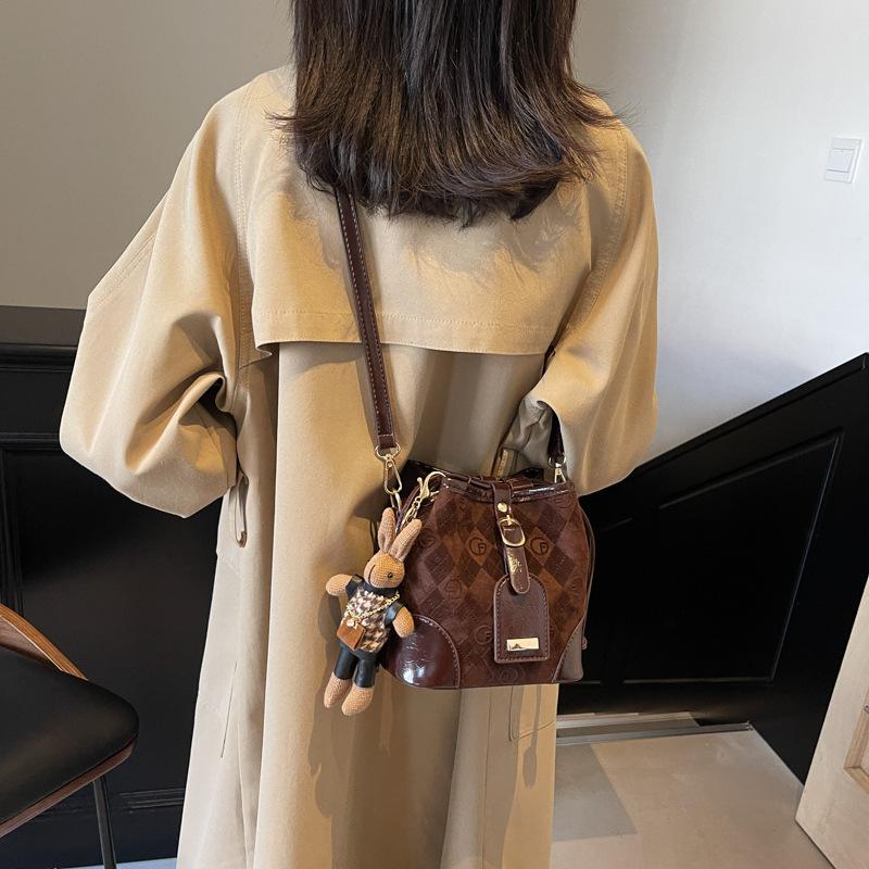 2025 New Fashion Trend Women's Bucket Bag Shoulder Bag Exquisite Oblique Span Small Bag Large Capacity