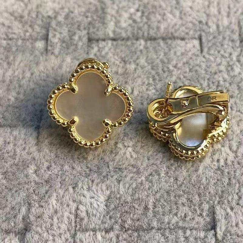 Dört Yapraklı Yonca 15mm Küpelerin Yüksek Versiyonu Kulak Vuruşları Kadın 18k Işık Lüks Ins Tasarım Moda Çok Yönlü Küpeler