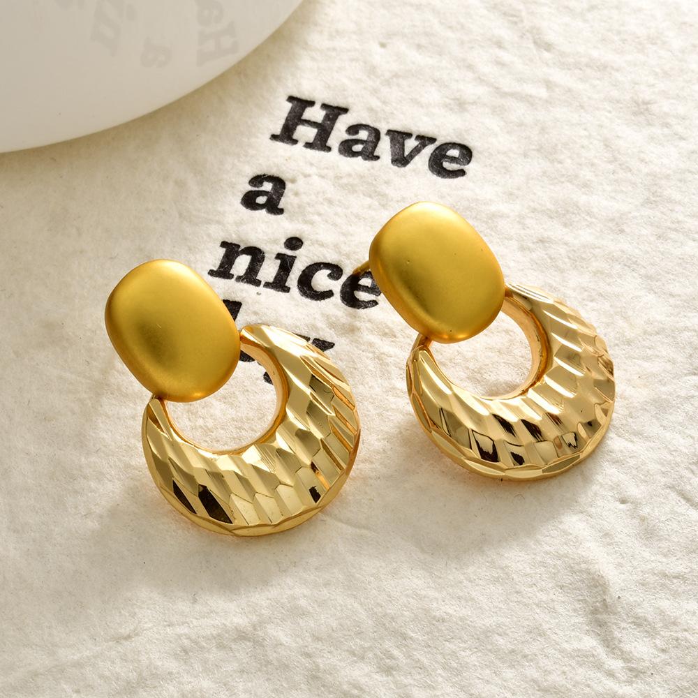 European Fashion Two-Tone Textured Metal Drop Earrings Crushed Ice Pattern Geometric Stud Earrings for Women