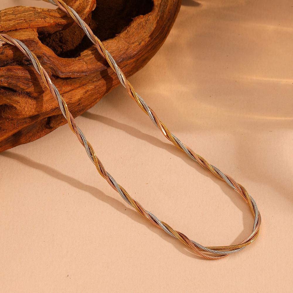 Elegantes dreilagiges geflochtenes Edelstahl-Schmuckset: Schlangen Zopf Europäischer Amerikanischer Stil, Farbecht 18K Titanstahl für Damen