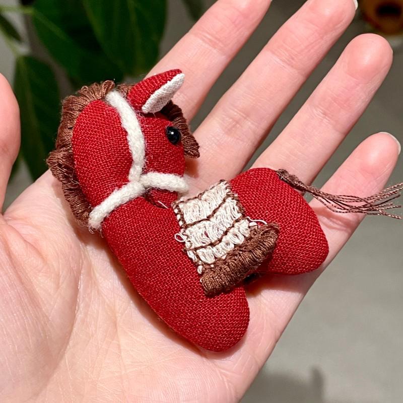 Red Retro Pony Brooch Pendant: Unique Wooden Horse Pin for Women, 2026 Autumn/Winter Scarf Accessory