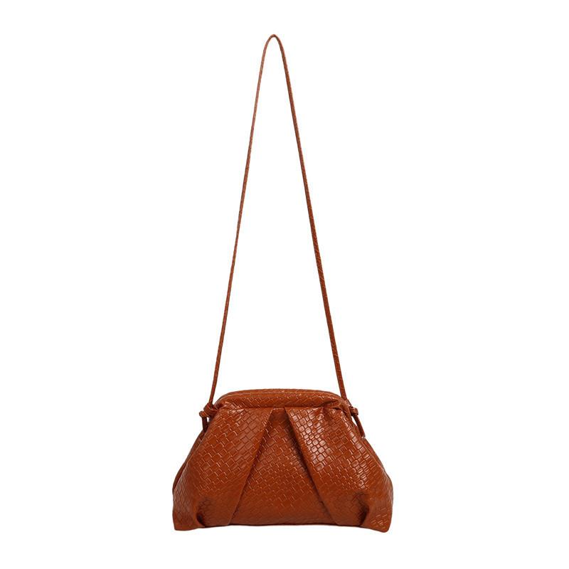 Stylish and simple cloud woven bag, women's high-end sense versatile solid color woven bag chain single shoulder underarm oblique span bag
