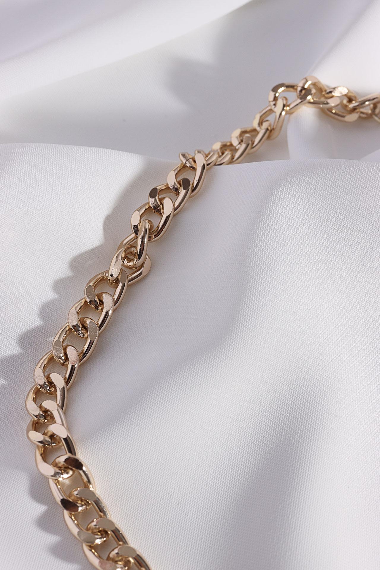 

Ожерелье-цепочка золотого цвета с толстой цепочкой